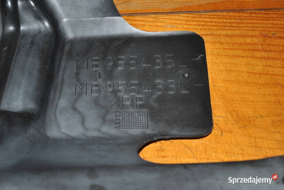 Osłona wnęki koła skrzyni VOLVO V40 S40 19952004 osobowe Poręba