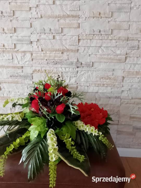Kompozycja nagrobna w kształcie serca Tuchola