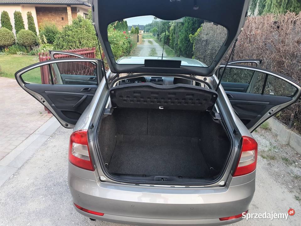 SKODA OCTAVIA 16 BENZYNA Z GAZEM 2009 welurowa tapicerka