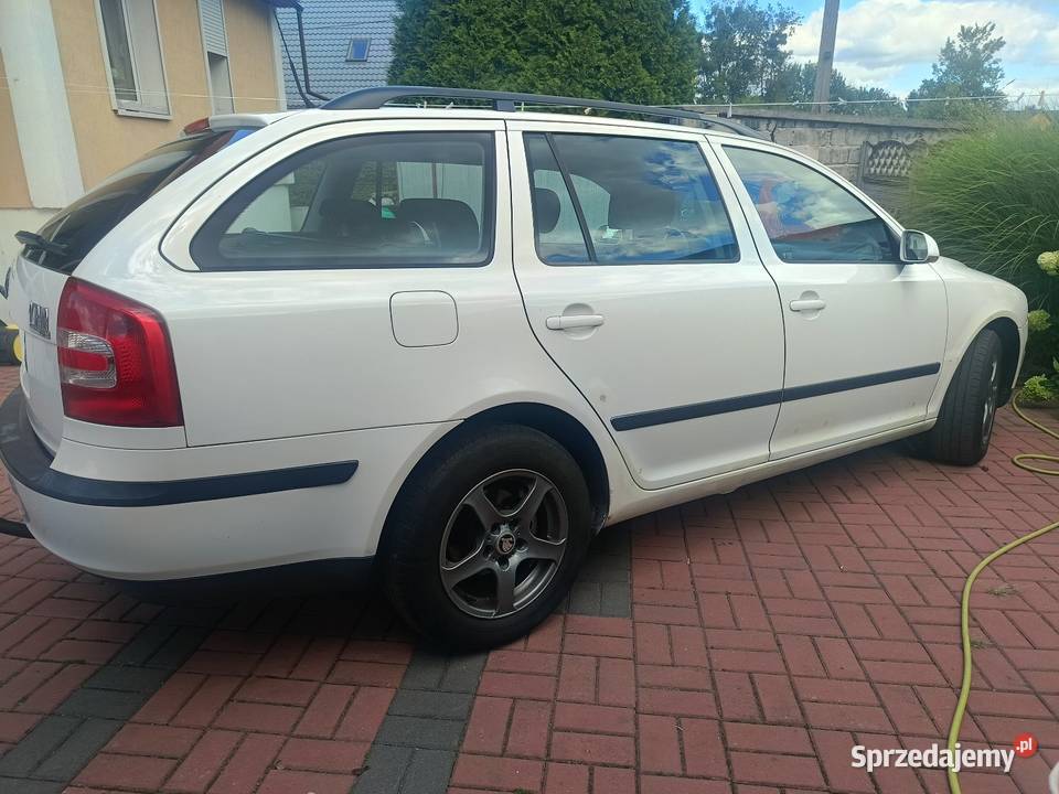 Skoda Octavia 16 Benzyna Sprawna do Jazdy światła przeciwmgielne Bierawa