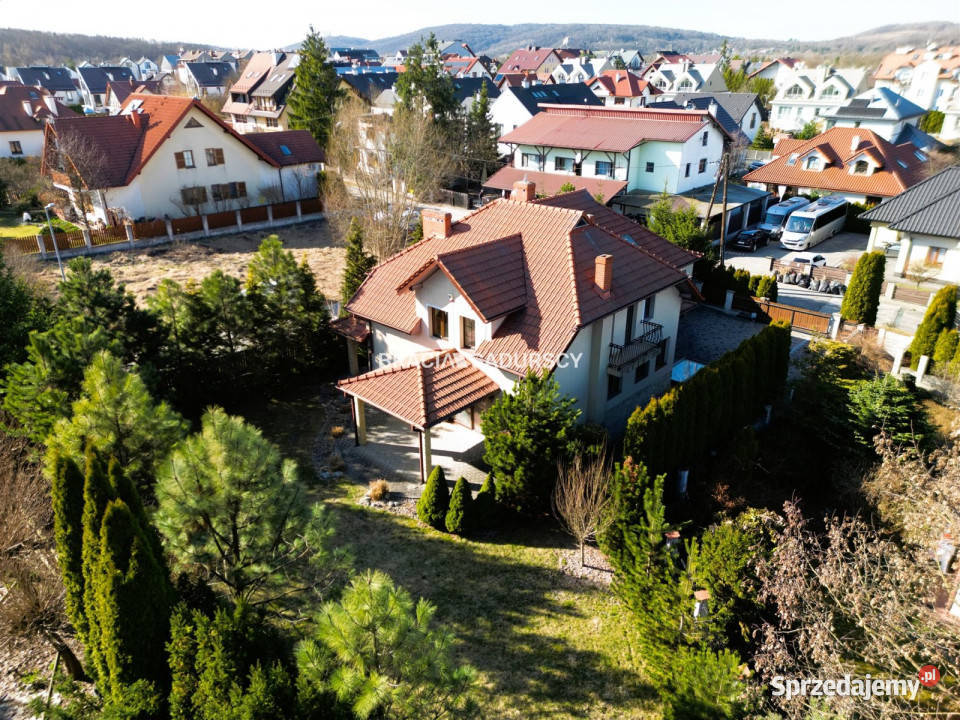 sprzedaży domu wolnostojącego 261m2 Kraków 2 piętra