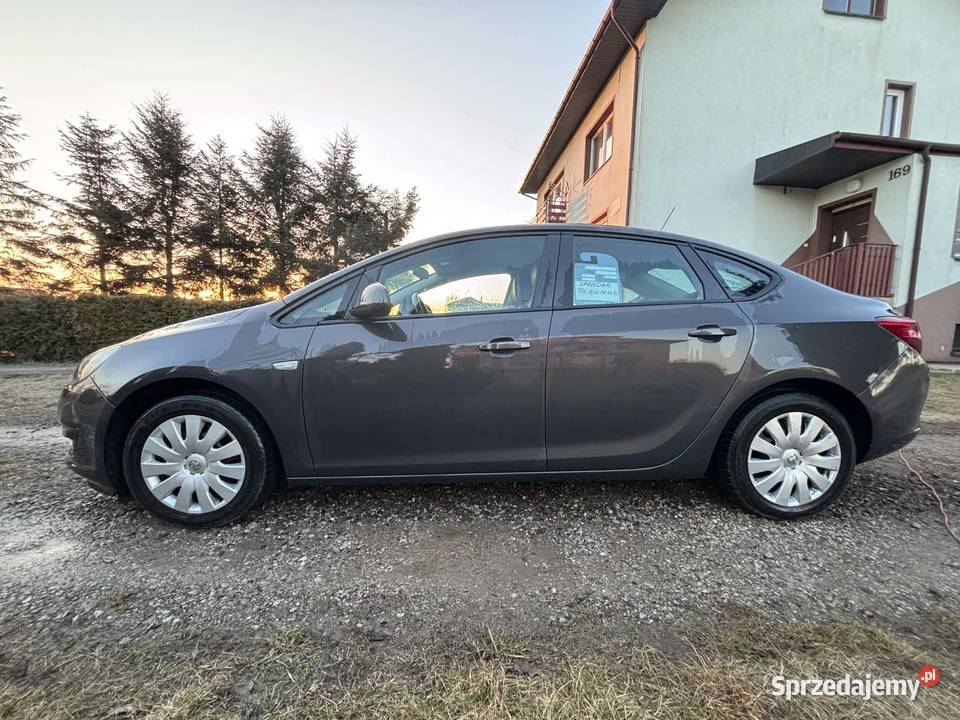 Opel Astra 16 Active Sedan / Limuzyna