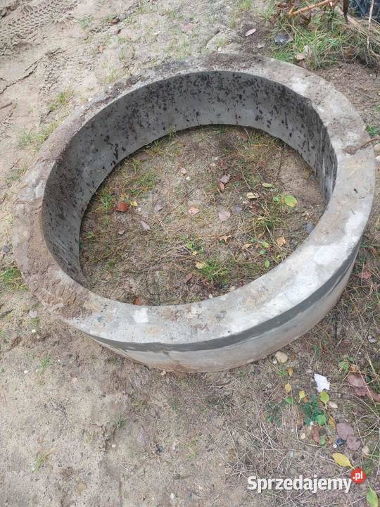 Mały krąg betonu średnicy 80 ścianka 8 wys około podkarpackie Nowa Dęba