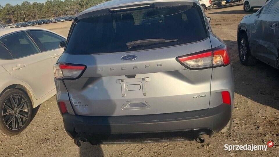 Ford Escape Kuga 2022 15 AWD uszkodzony w drodze