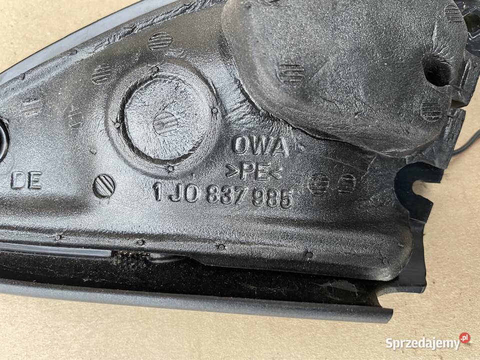 1J0837986 trójkąt lusterka vw golf IV 4 Rok produkcji 2002