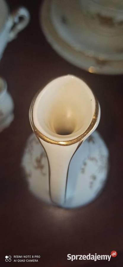 Wazonik amfora Róże ze złotem i czernią Royal