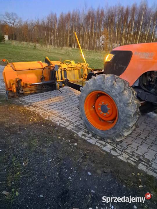 Ciągnik Kubota z pługiem Wspomaganie kierownicy Kubota Ciągniki Kielce
