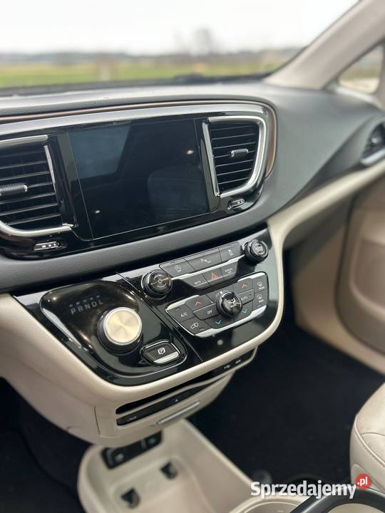 Chrysler Pacifica super stan multimedia