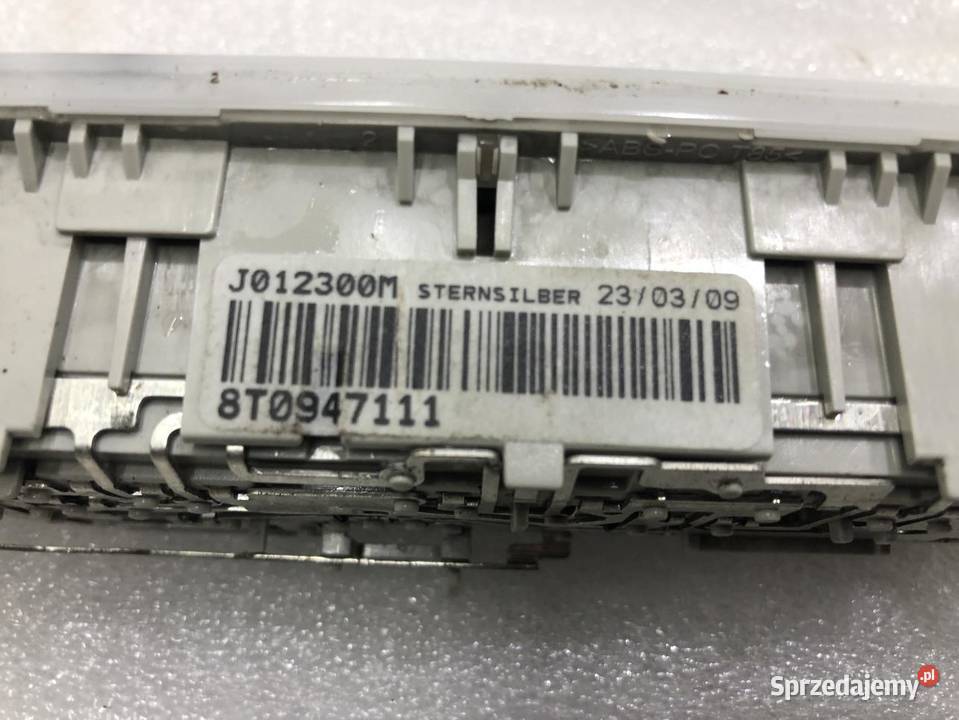 LAMPKA PODSUFITKI AUDI A5 8T 0716 8T0947111 Oświetlenie kabiny