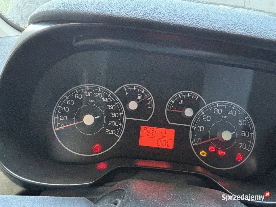 syndyk sprzeda samochód osobowy FIAT PUNTO 1248cm3 Warszawa