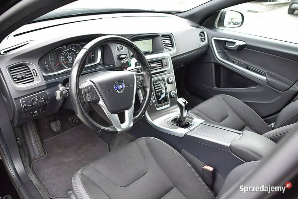 Volvo V60 20D4 184 Półskóra Led Navi Xenon Nowe Kucice sprzedam