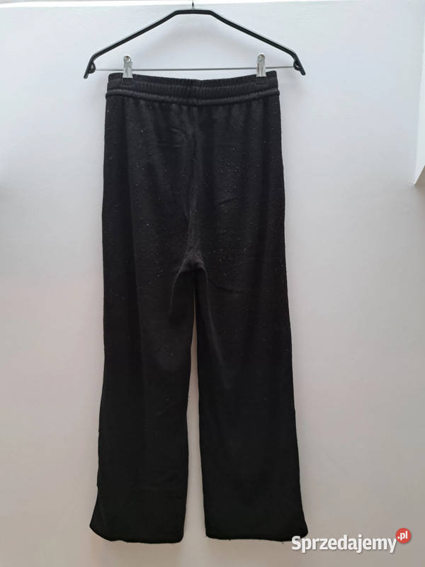 Czarne materiałowe spodnie z prostą nogawką SM Trąbki Wielkie sprzedam