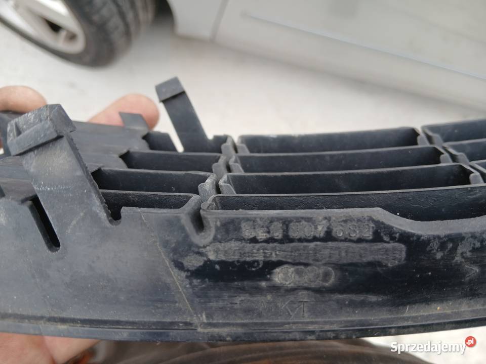 Audi A4 B6 kratka zderzaka prawa oryginalna