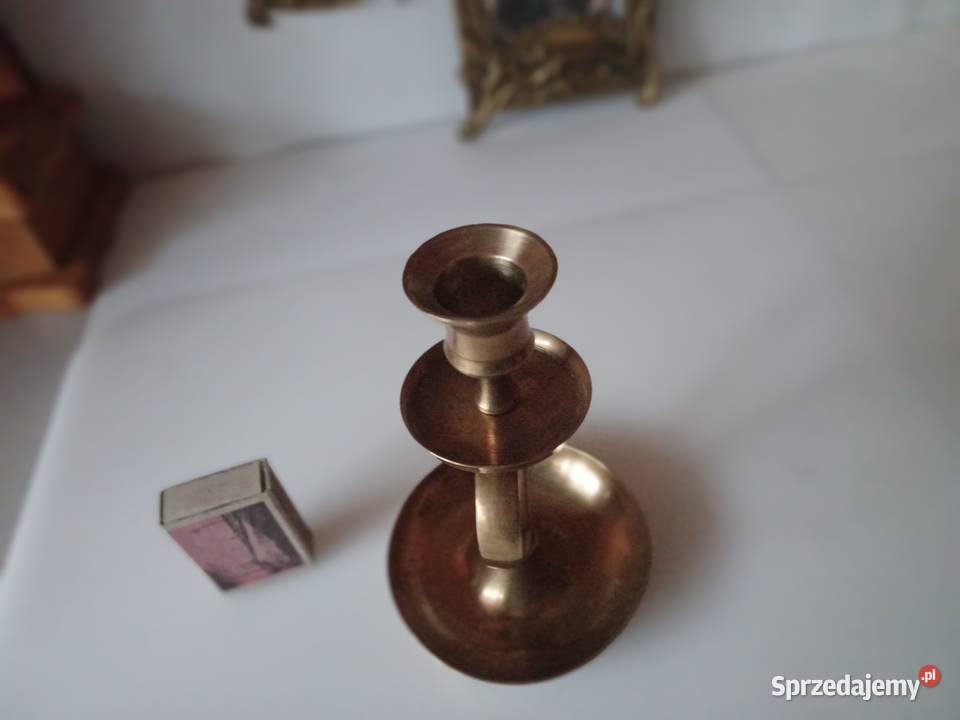 Masywny mosiężny świecznik Wyprzedaż kolekcji wielkopolskie Poznań