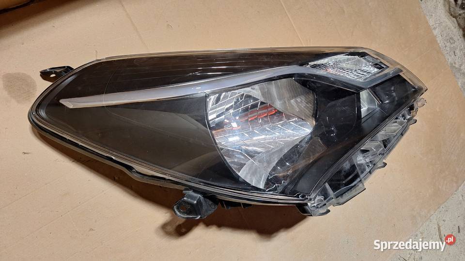 Lampa prawa przód Toyota Yaris III 3 Lift zwykła Brzesko