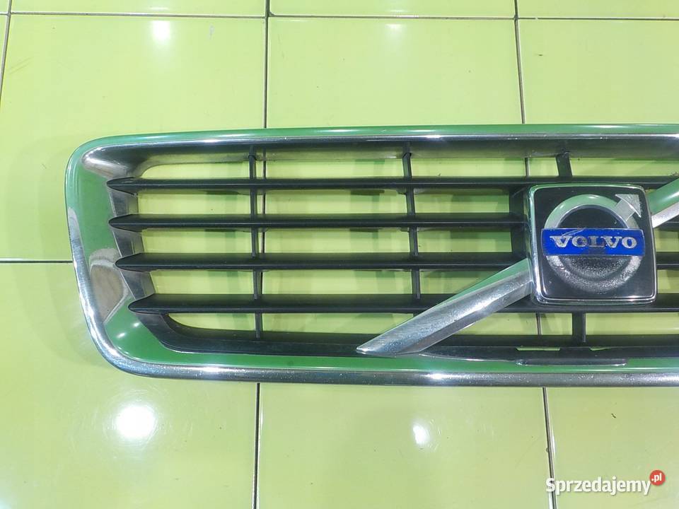 VOLVO C30 25T5 07r 3D atrapa grill 30657194 osobowe