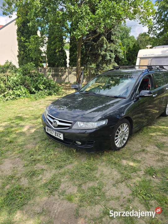 Dwie Hondy Accord i Civic