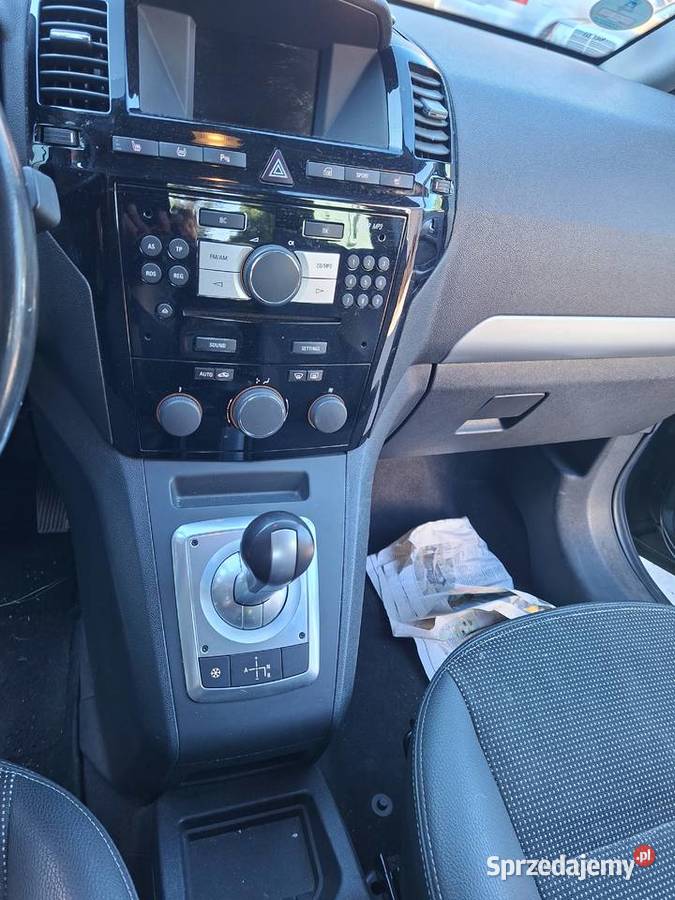 Opel Zafira 18 benzyna niski przebieg automat 7 1800cm3 Ostrowiec Świętokrzyski