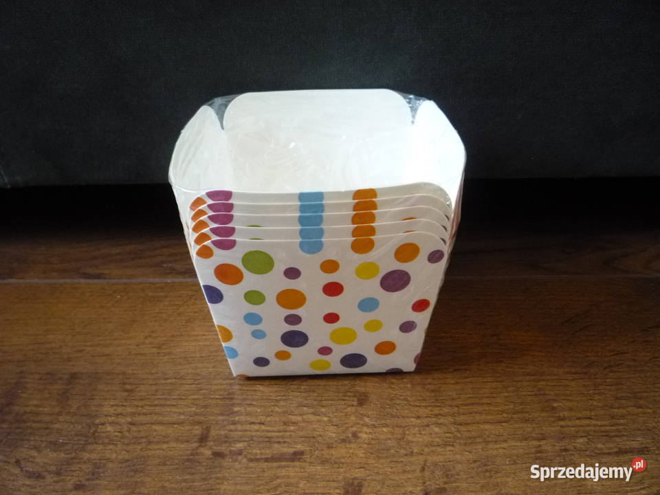 Zestaw 8 Talerze 8 Kubki 5 pudełka na chipsy Bal Szczecin sprzedam