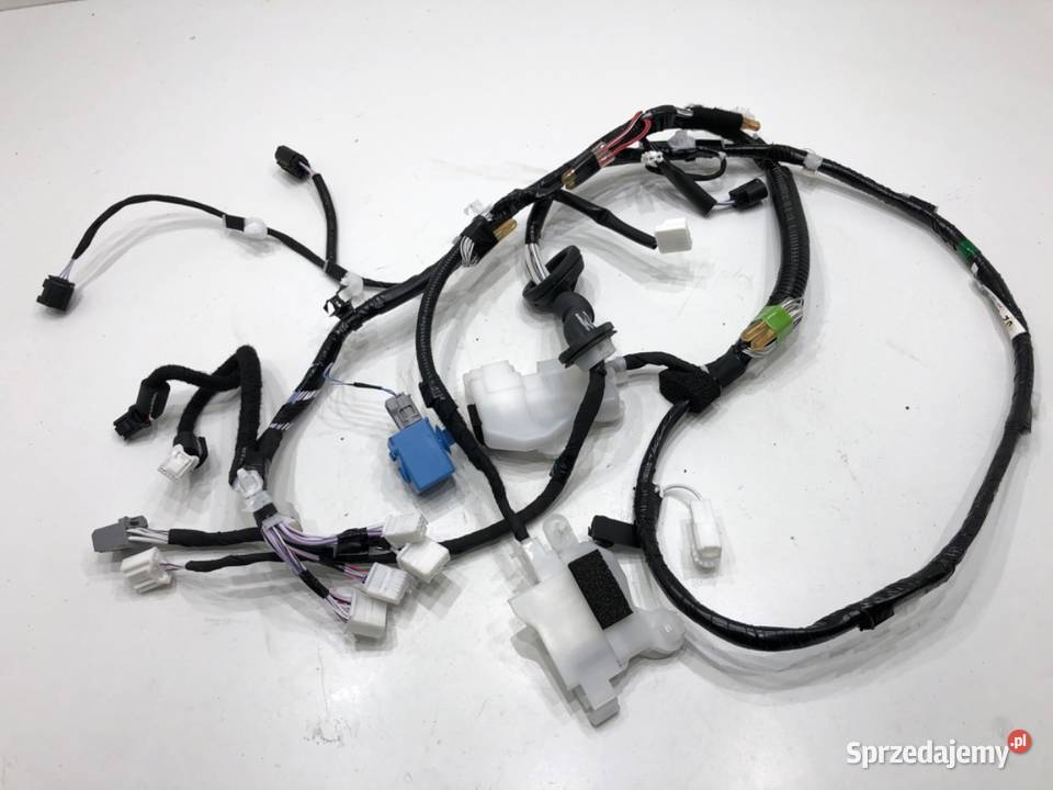 WIĄZKA KLAPY BAGAŻNIKA TYŁ LEXUS LBX 15 136 podkarpackie