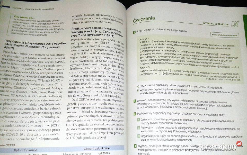 W centrum 4 Podręcznik do WOS Lucyna Czechowska lubelskie Chełm sprzedam