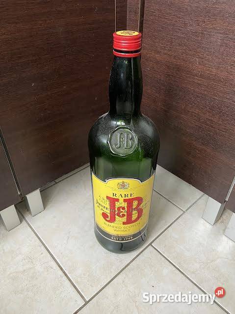 duża butelka pusta whisky