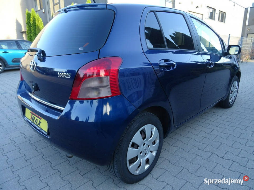 Toyota Yaris Niezawodna Toyota Yaris 13 z granatowy