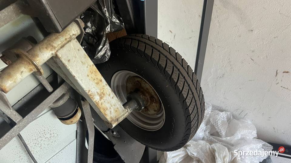 Przyczepa i łódź wiośłowa Schwermashine BHP 401