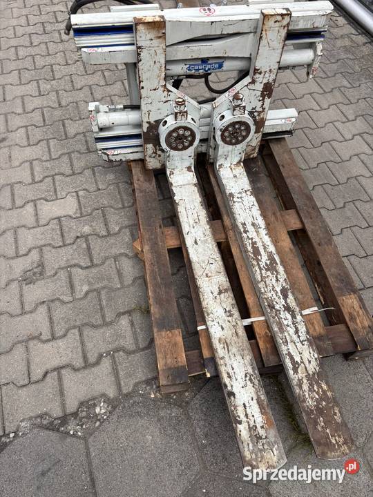 Pozycjoner chwytak z obrotowymi widłami Turnafork Cascade  28G-TMS-A213L