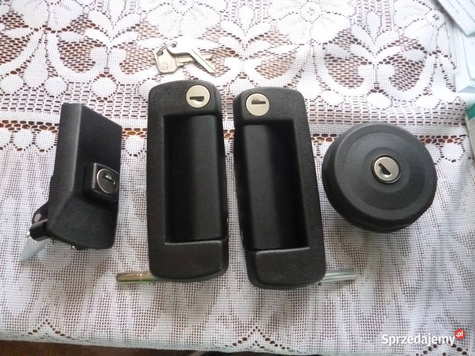 Fiat 126p FL klamki zewnętrzne korek zamek kpl Rybienko Nowe sprzedam