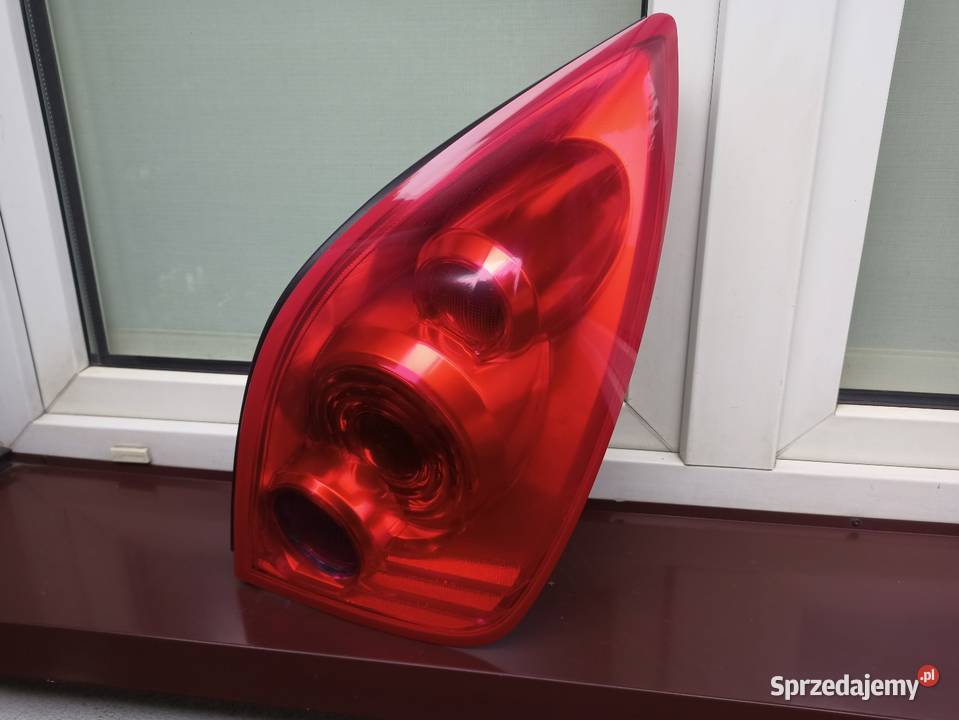 Nissan Primera P12 hatchback HB lampa tył tylna łódzkie Sieradz sprzedam