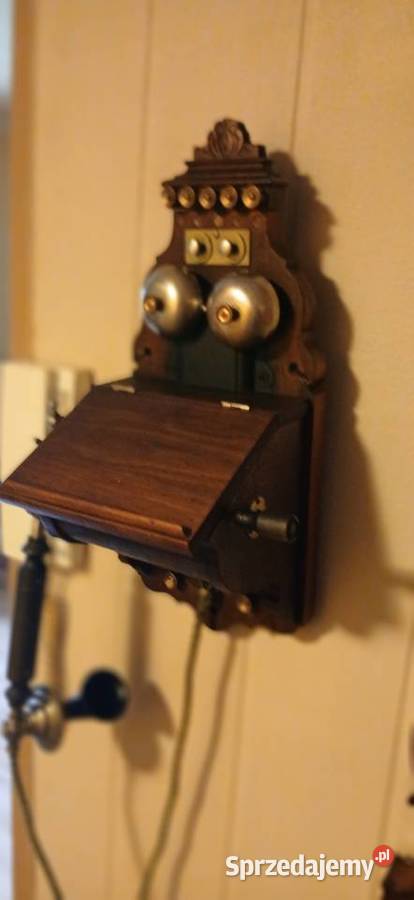 Zabytkowy telefon na ścianę z lat XX w Telefony przewodowe Kraków