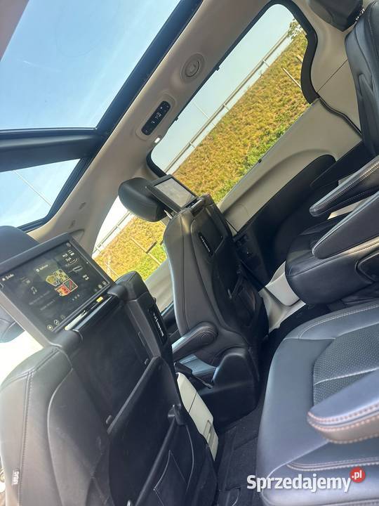 Chrysler Pacifica 2017 7 os dach monitory 130 automatyczna Kałuszyn