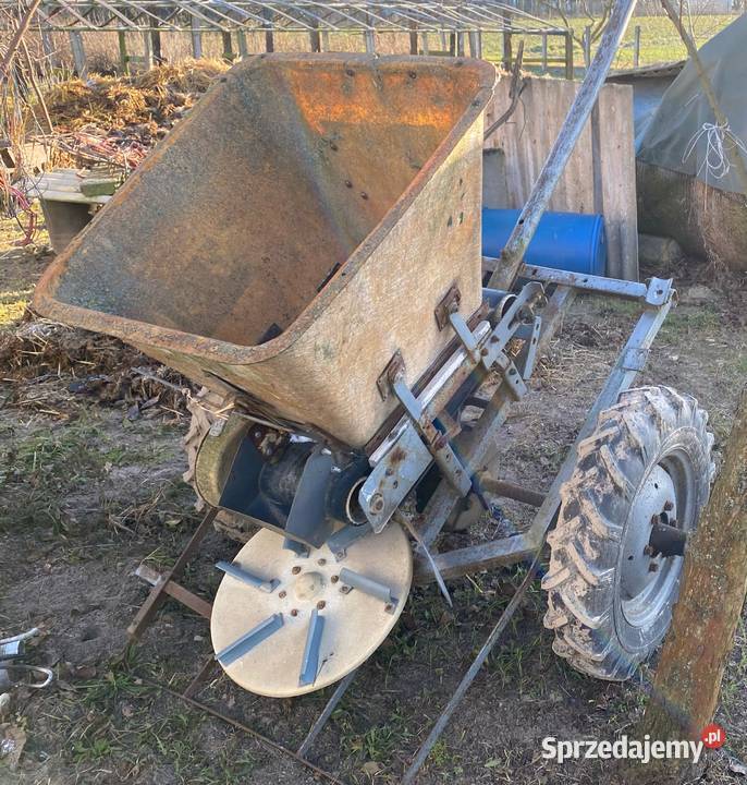 Rozsiewacz nawozu KOS nieuszkodzony Rzejowice