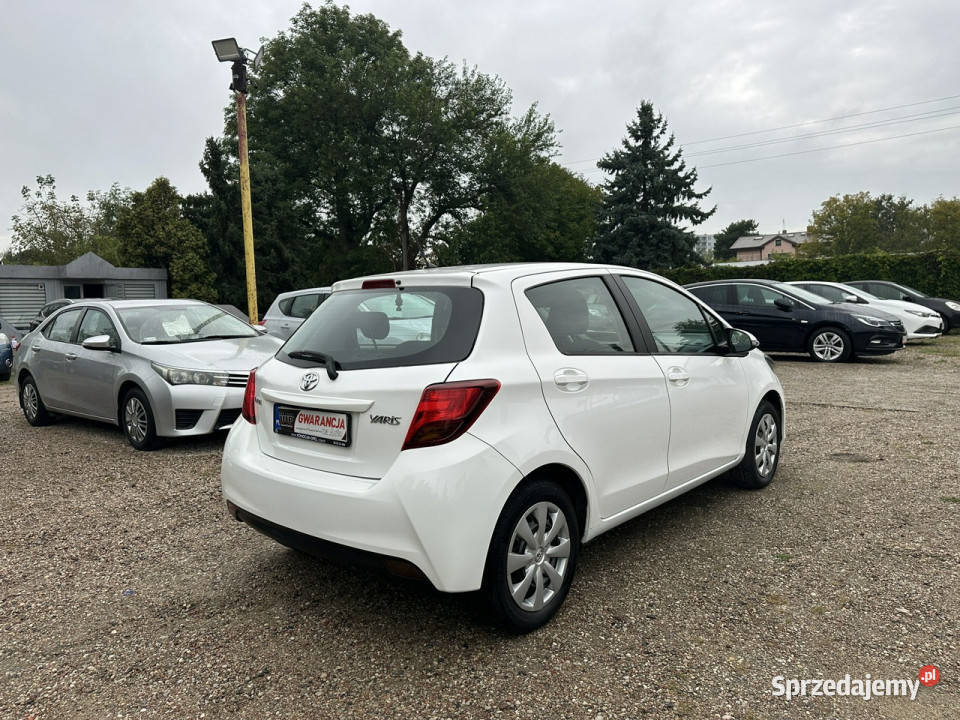 Toyota Yaris 133 99 BENZYNASalon IWŁF VAT światła do jazdy dziennej