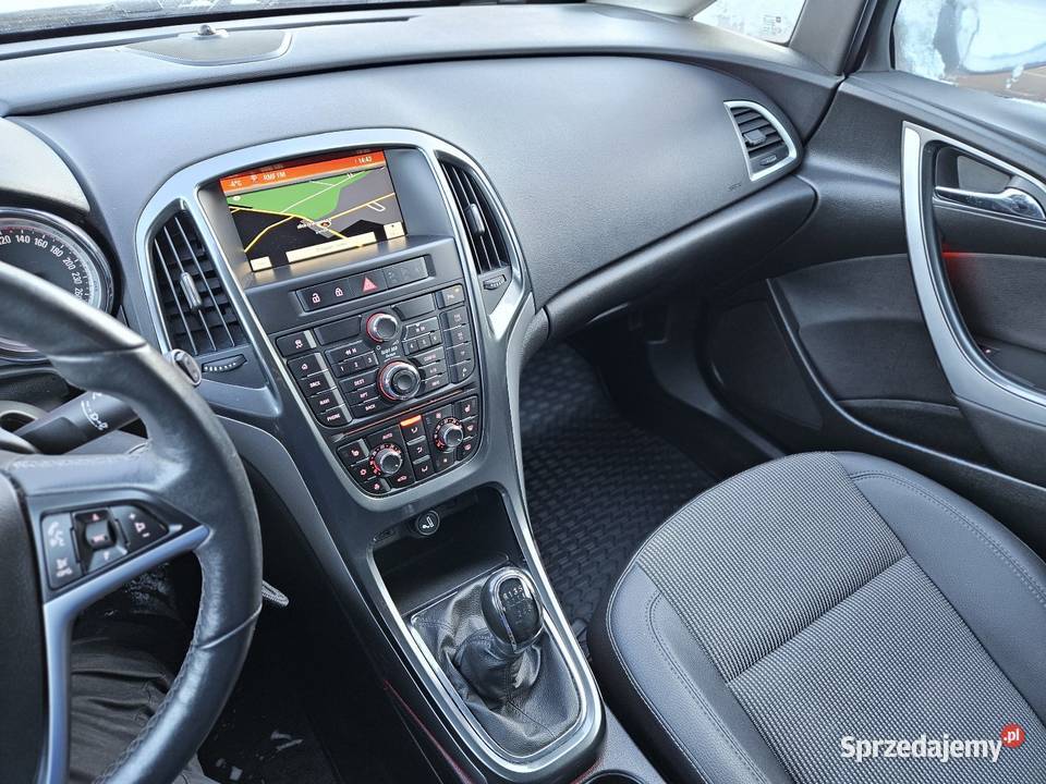 2014 Opel Astra J 14 TURBO 140 nowe opony zimowe Astra podkarpackie Dynów