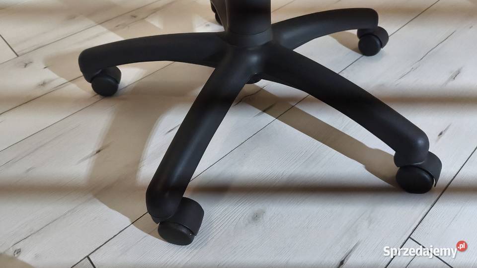 1 Ergonomiczne krzesło biurowe Nowy Styl Master