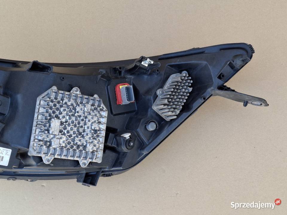 IVECO DAILY LIFT 19 REFLEKTOR PRAWY FULL LED lubuskie Bieleń sprzedam