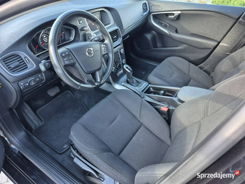 Volvo V40 15 benzyna lift automat navi LED 118