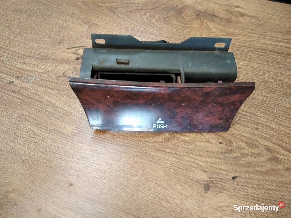 Popielniczka Volvo v40 30809985 30889134 Rok produkcji 1998