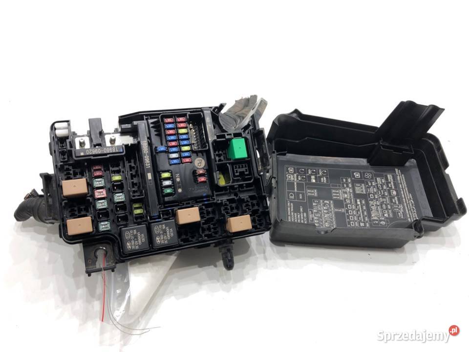 SKRZYNKA BEZPIECZNIKÓW KIA CEED 91270J7GT0 osobowe