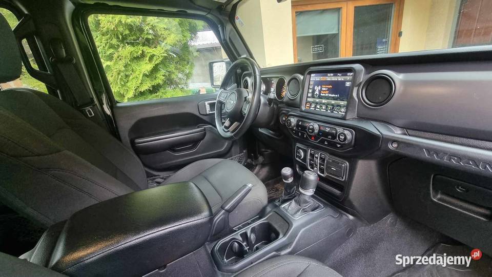 Jeep Wrangler Unlimited JLU Willys benzyna