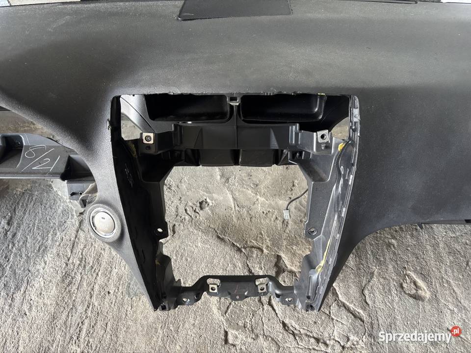 Deska rozdzielcza konsola Lexus is220d is250 osobowe sprzedam