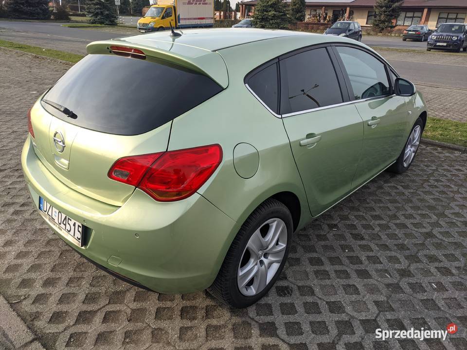 Opel Astra J 2011 benzyna 14 100 184000 Wrocław