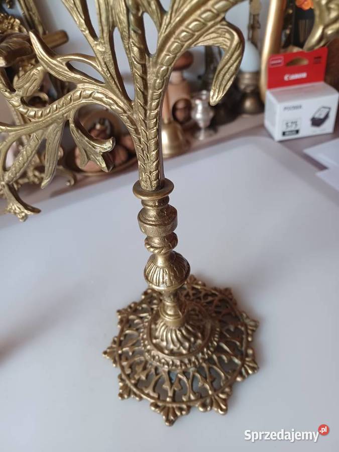 Piękny mosiężny świecznik