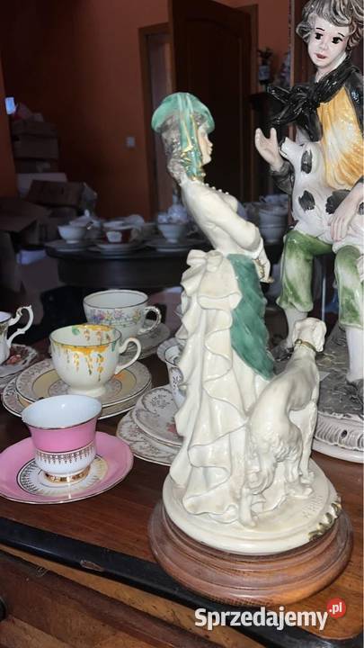 Figurka Spacer damy z chartem Auro Belcari pomorskie