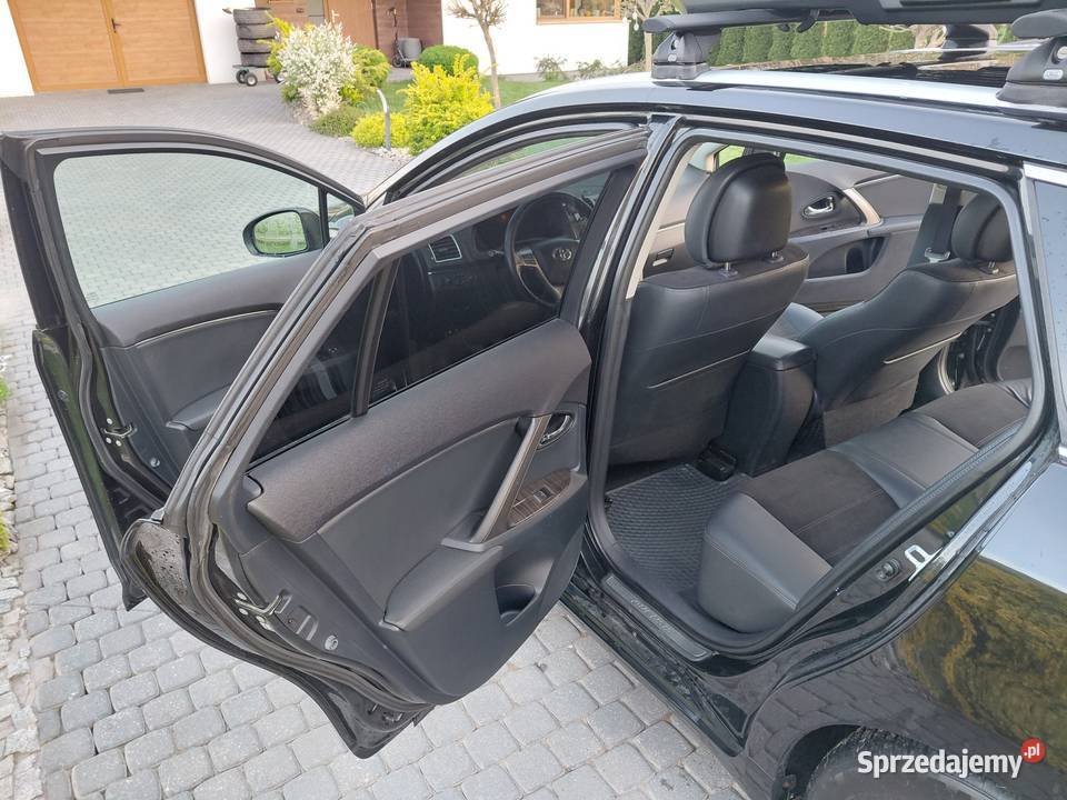 Toyota Avensis w stanie i wyposażeniu Nowiny sprzedam