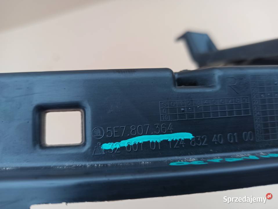 SKODA OCTAVIA IV ŚLIZG MOCOWANIE KONCÓWKI