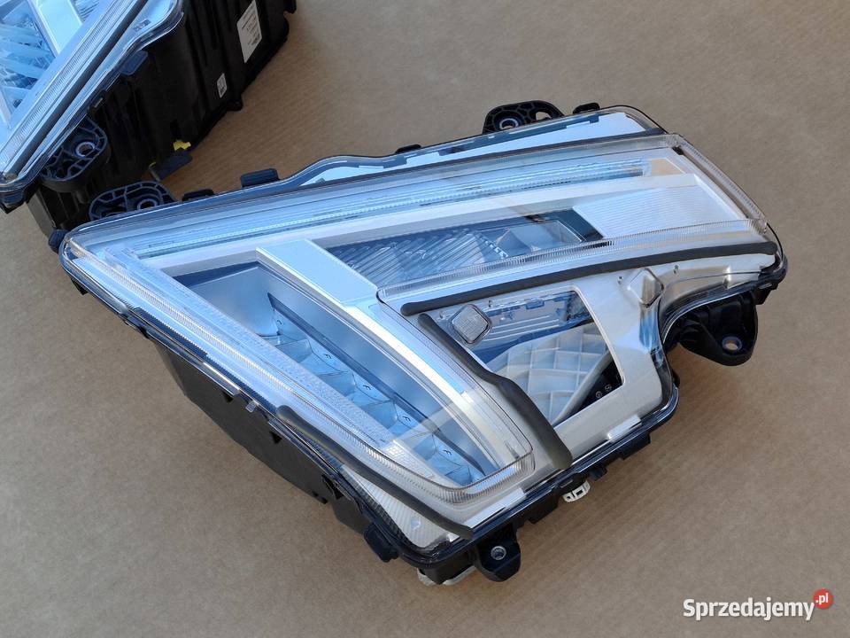 VOLVO FH5 REFLEKTOR LEWY PRAWY FULL LED LAMPY lubuskie Bieleń sprzedam