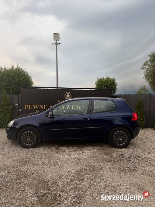 Volkswagen Golf 5 14 MPI 75 140 przbiegu stan Rok produkcji 2005 Śrem